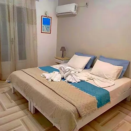 فندق Ayeri باروس